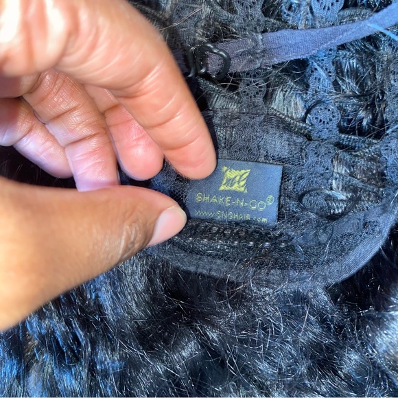 Used Shake n go brown & black bob wig - Picture 11 of 11